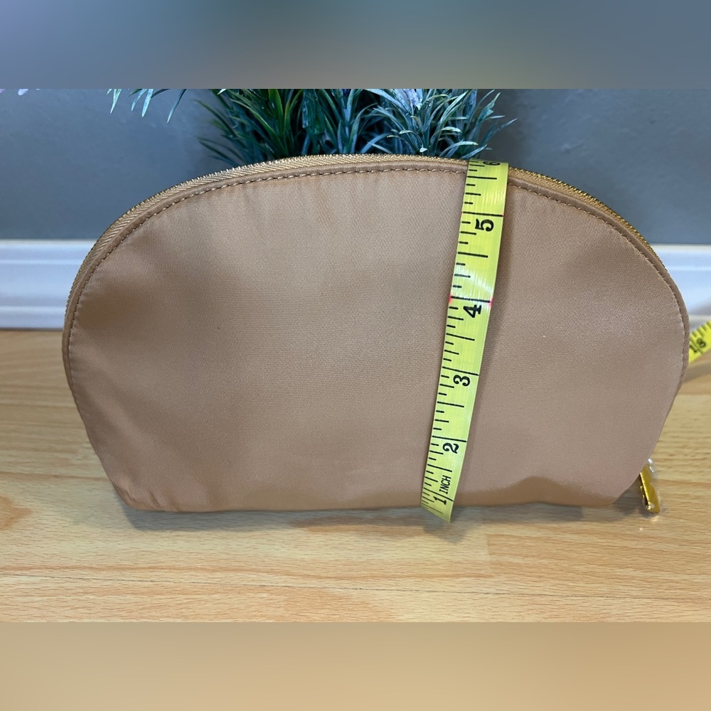 Burberry GWP Cosmetic Pouch - Picture 5 of 8